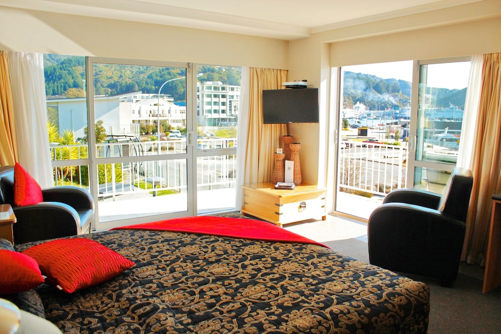 The Picton Beachcomber Inn 20/28