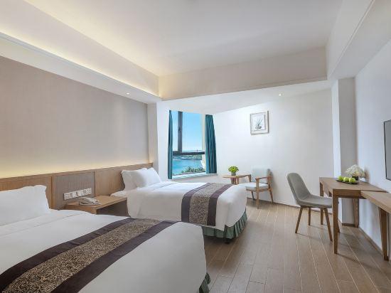 Elegant, Twin Beds, Lake View