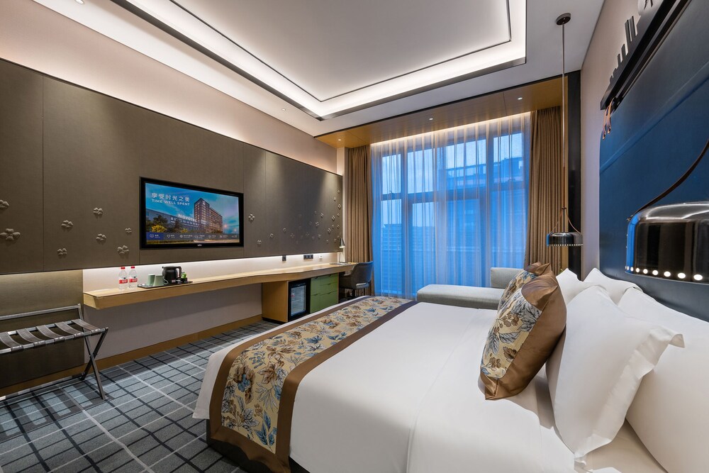 SUPERIOR, KING BED