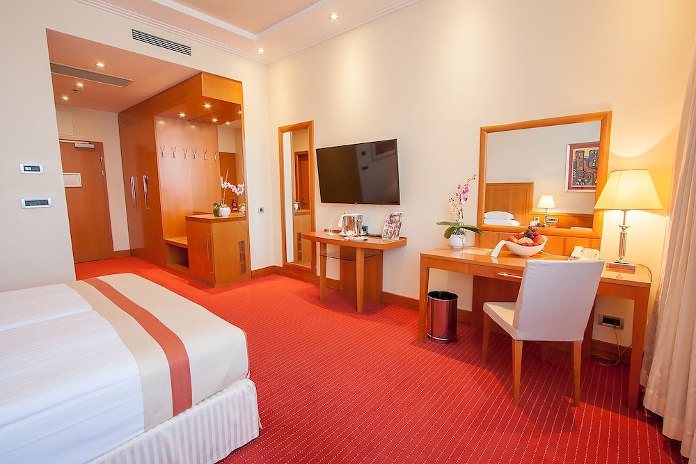 Antunovic Hotel 7/50