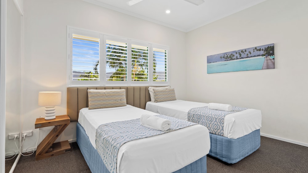 Coral Sands Beachfront Resort 23/59