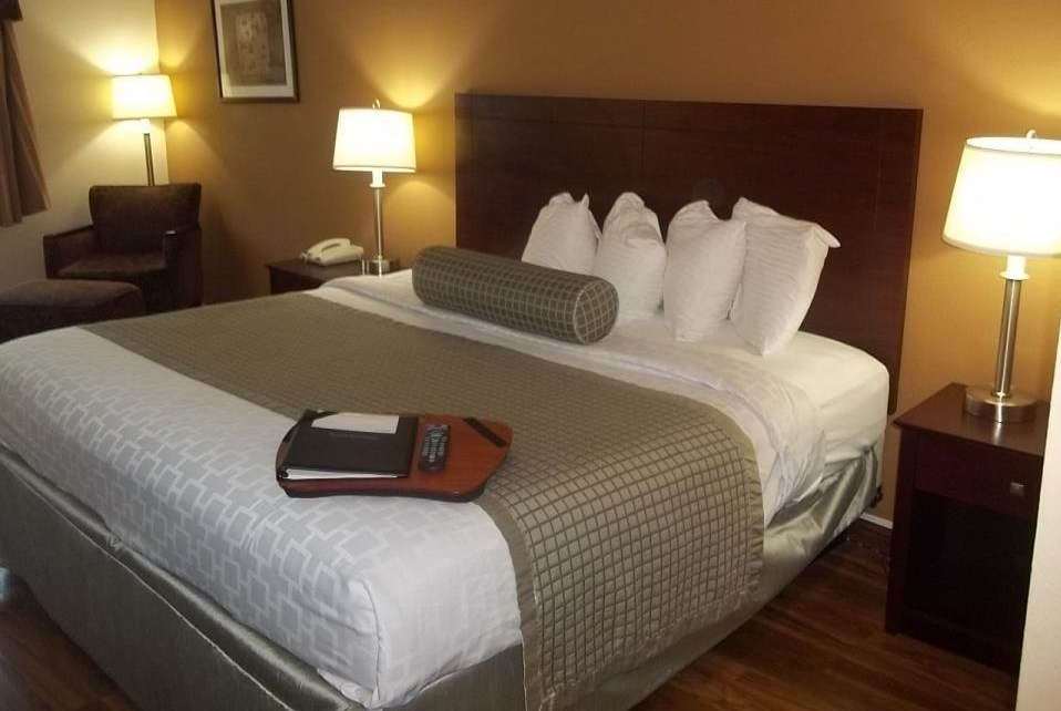 Baymont by Wyndham Delaware 2/7