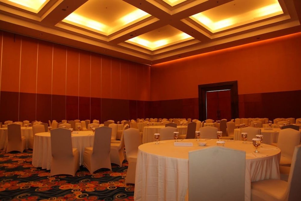 The Natsepa Resort Conference Center 37/44