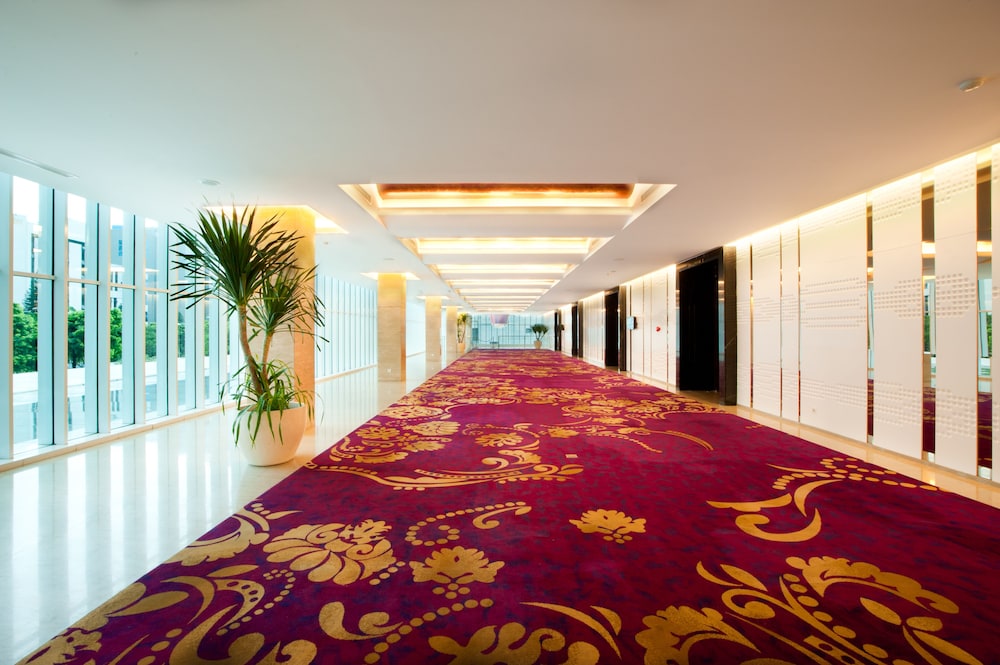 Js Luwansa Hotel And Convention Center 63/65