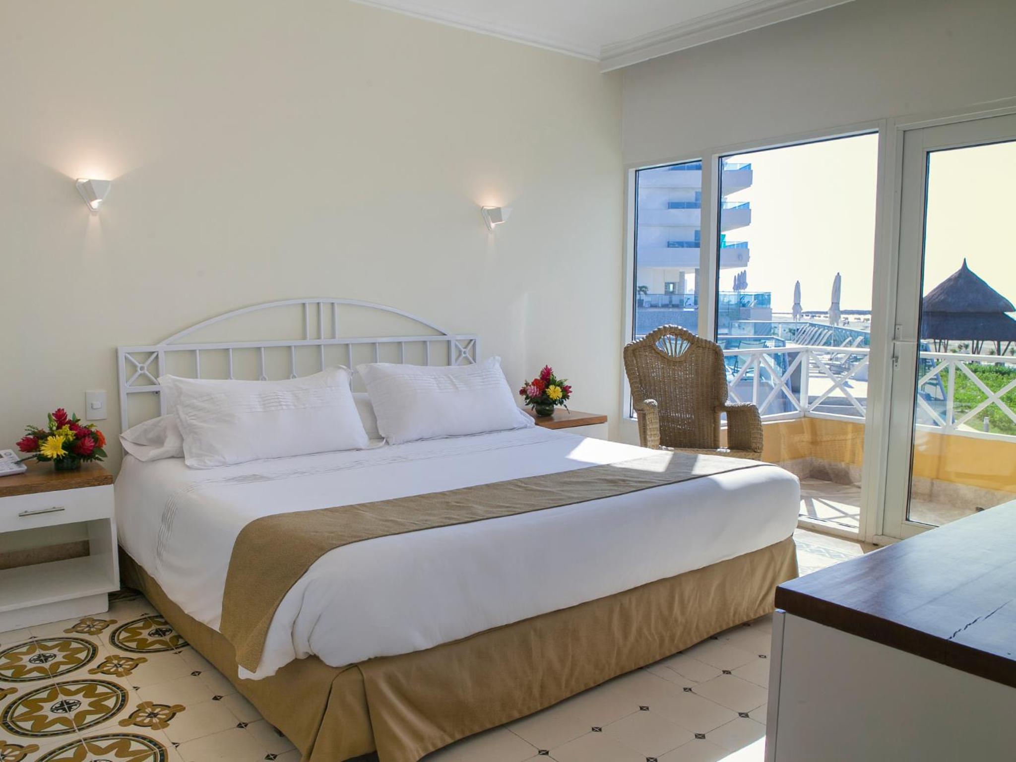 Junior Suite, Queen Bed, Las Americas Casa de Playa 2/5