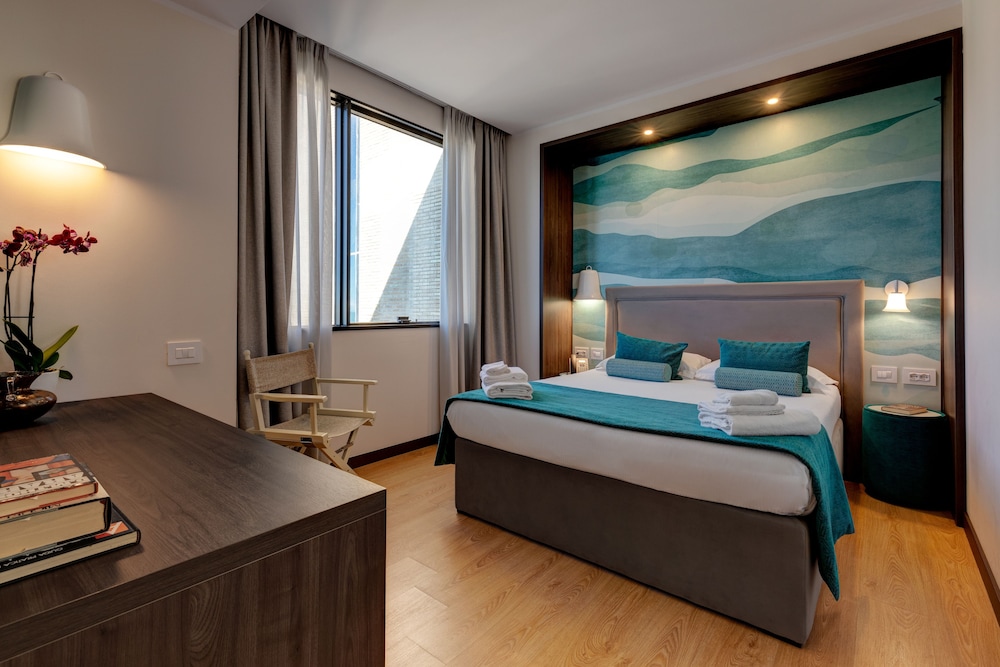 SUPERIOR, DOUBLE OR TWIN BED