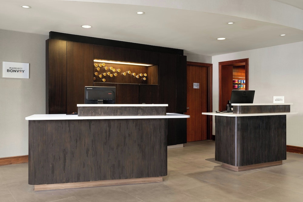 Lobby at Courtyard Fort Myers at I-75 and Gulf Coast Town Center, FORT MYERS - FL