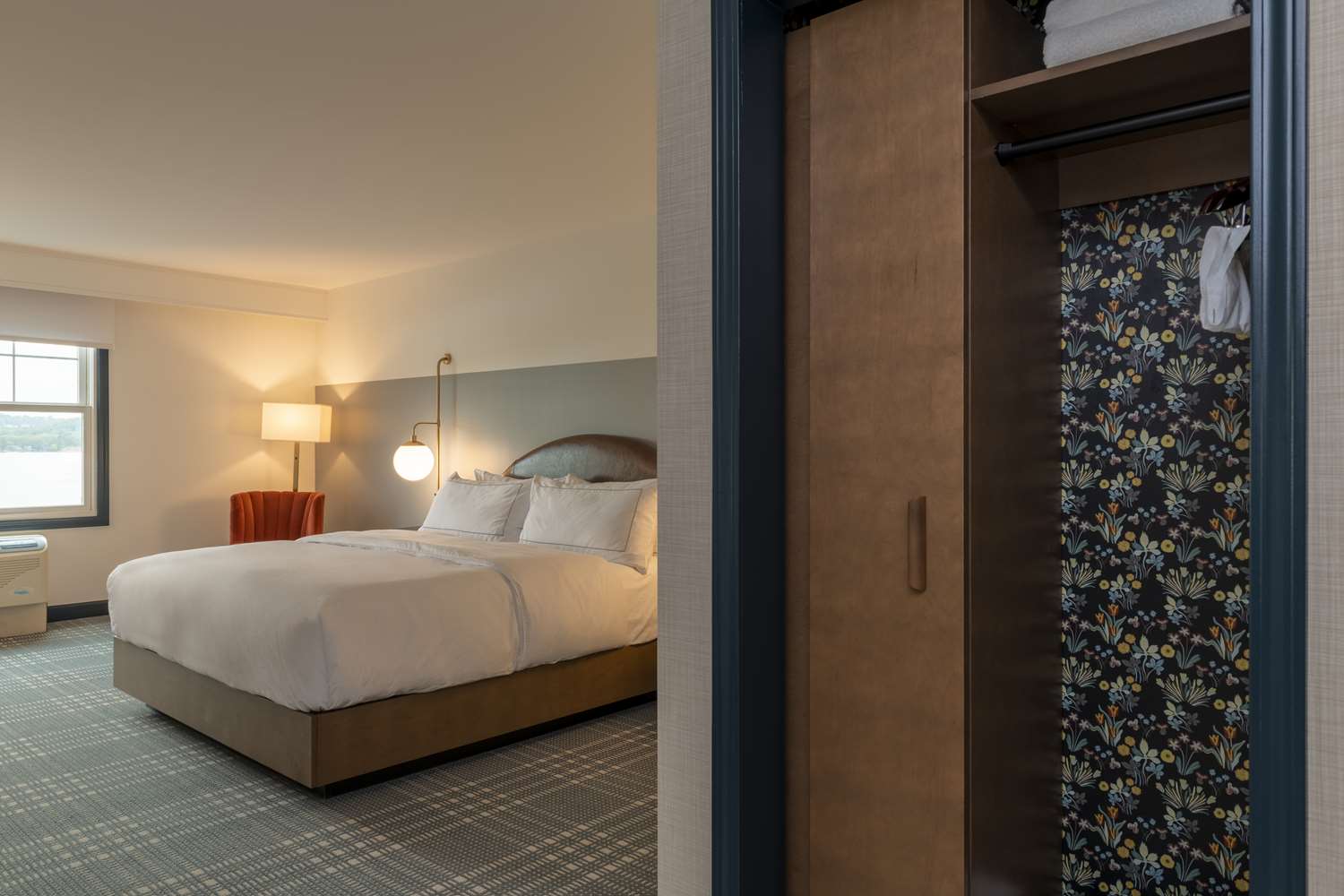 جناح بسرير كينج، Hotel Canandaigua, Tapestry Collection by Hilton 2/4