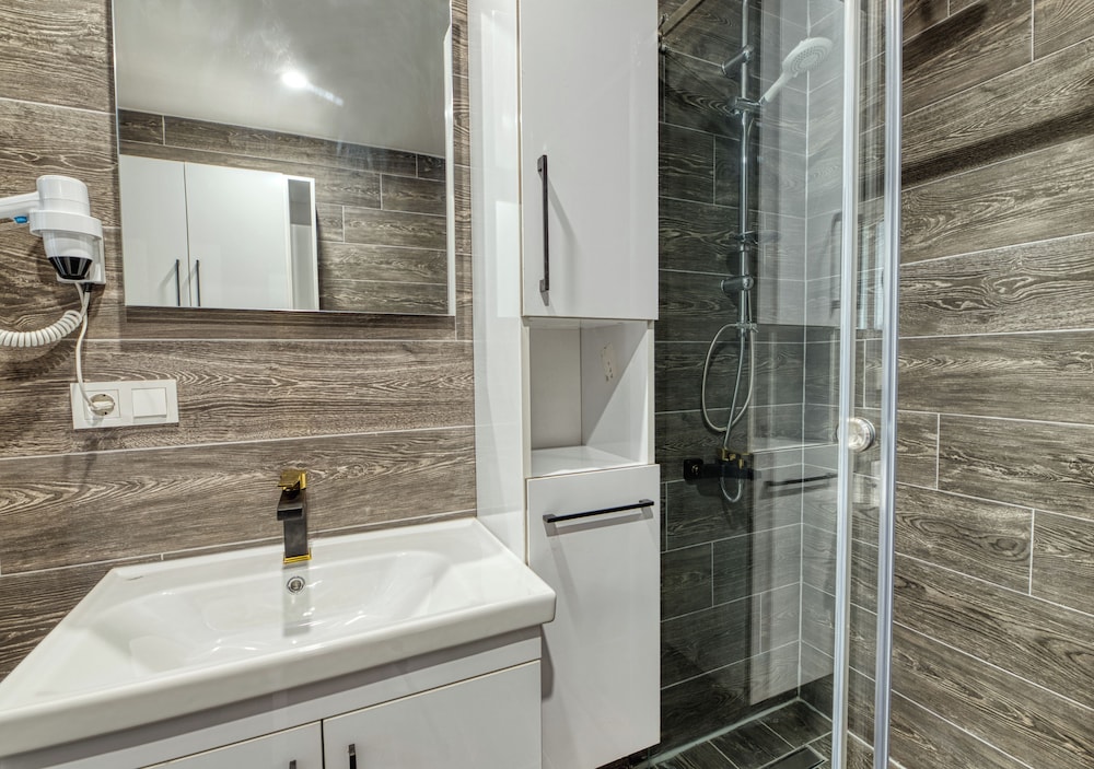 Gris & Verde Suite Hotel 48/50