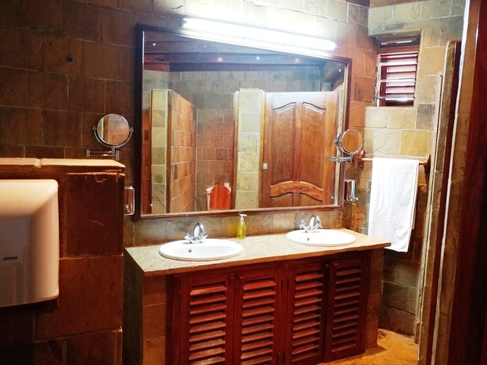 Lake Manyara Wildlife Lodge 13/31