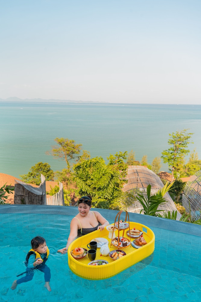 Sinae Phuket Luxury Hotel 70/78