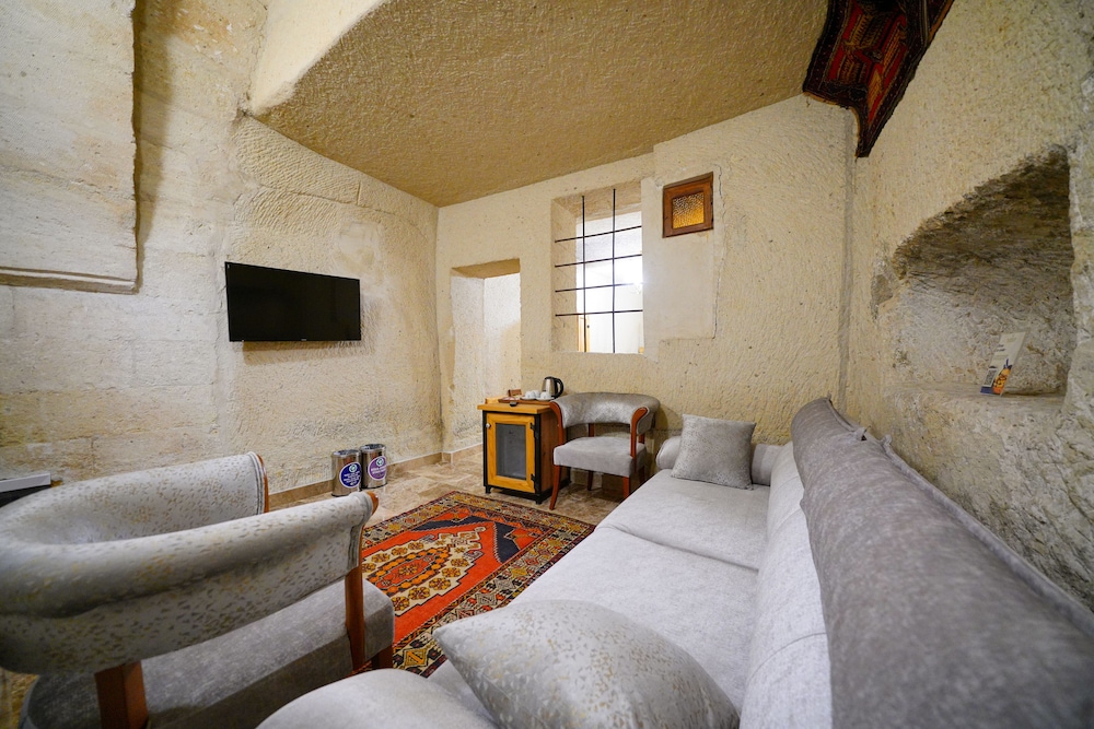 Cave Hotel Saksagan 32/48