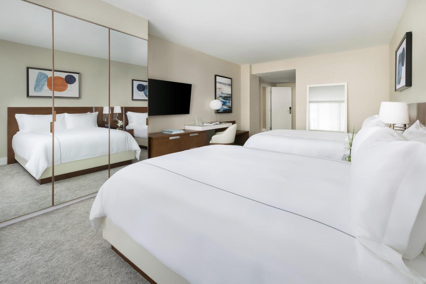 2 Bedrooms, Grand, Deluxe, Suite, Water View, Balcony, Corner