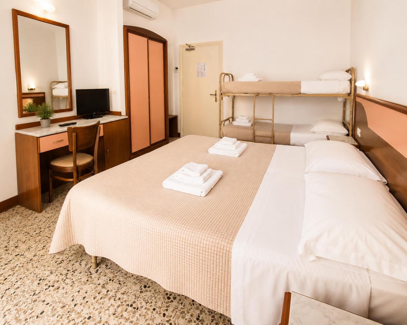 Room, Quadruple, Side Sea View