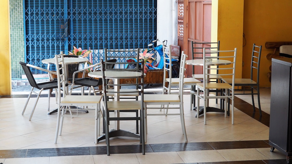 restaurant cafeteria