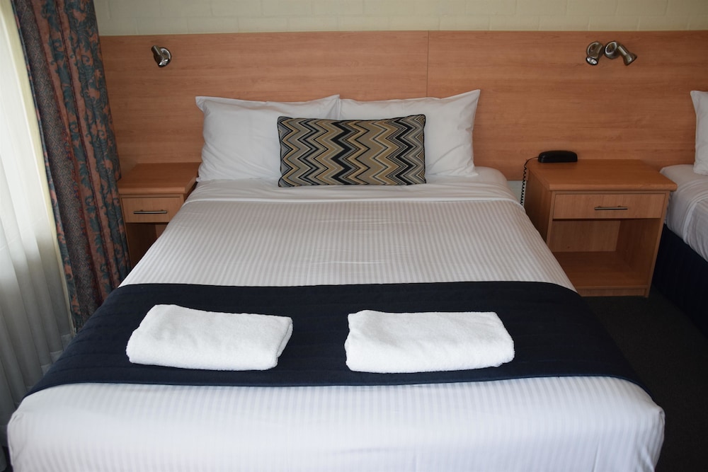 Coachmans Inn Motel 23/34