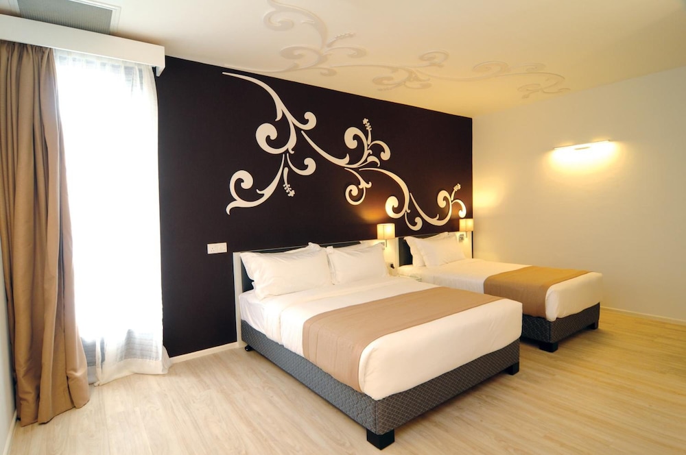 Kings Green Hotel 17/65