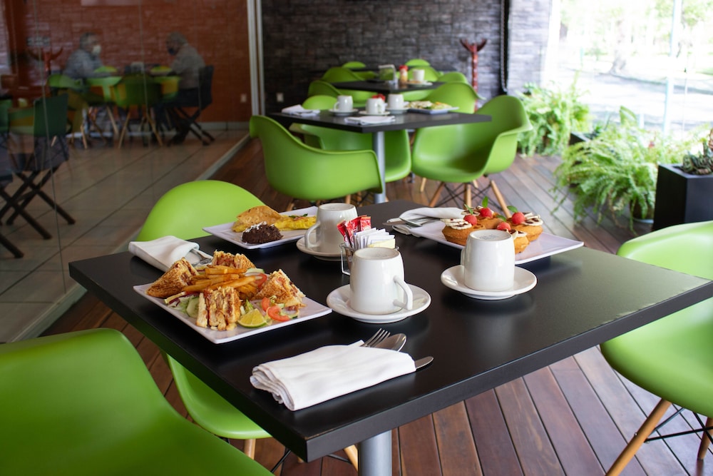 Diana Del Bosque Hotel 30/50