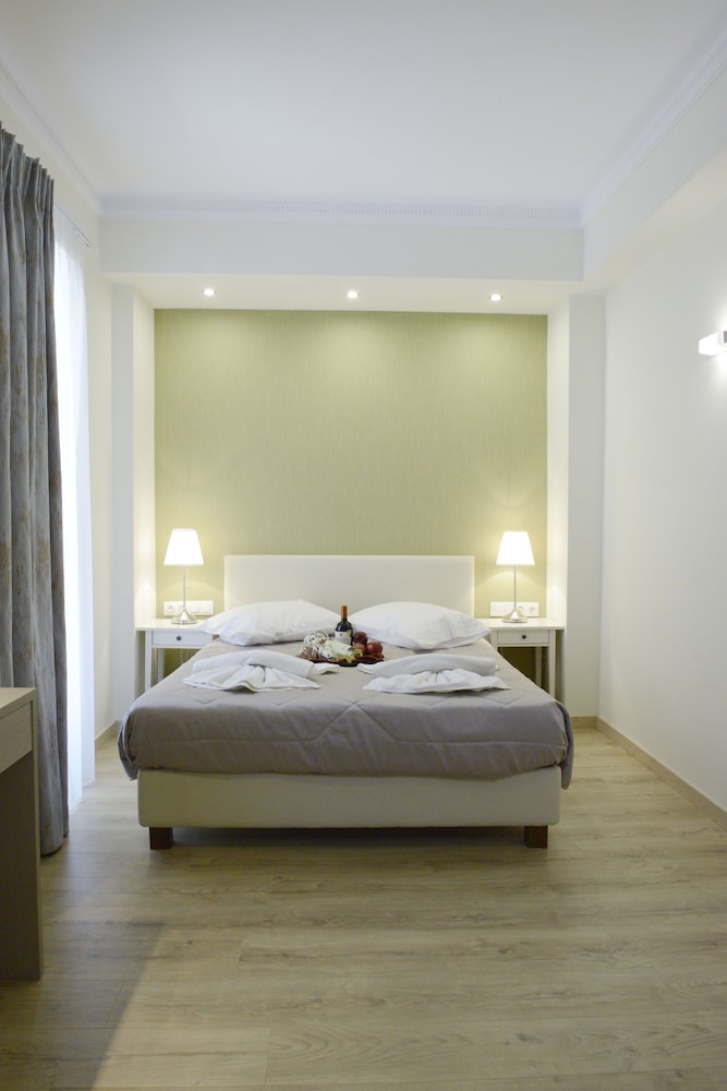 Phidias Hotel 12/69