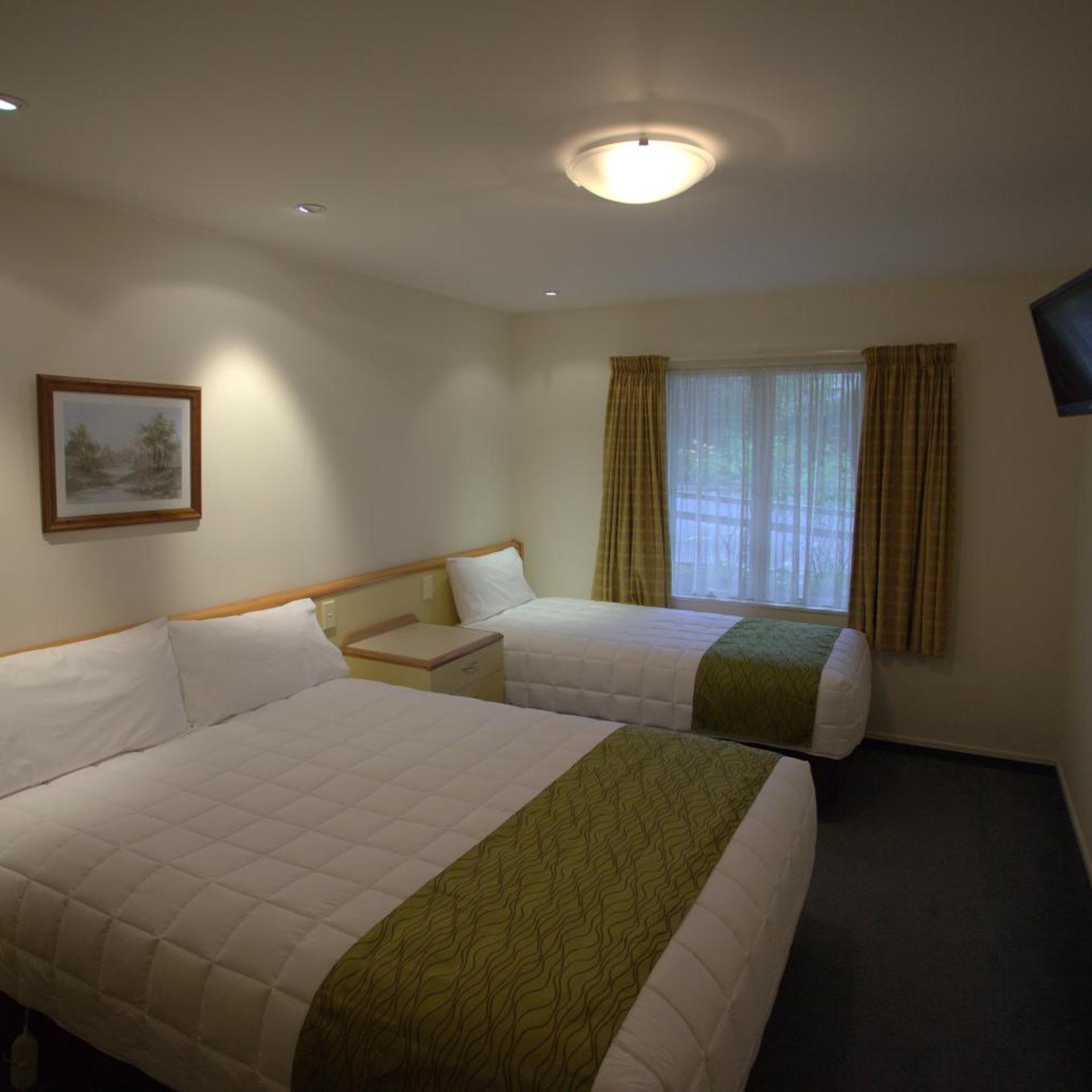 Birchwood Manor Motel 12/50