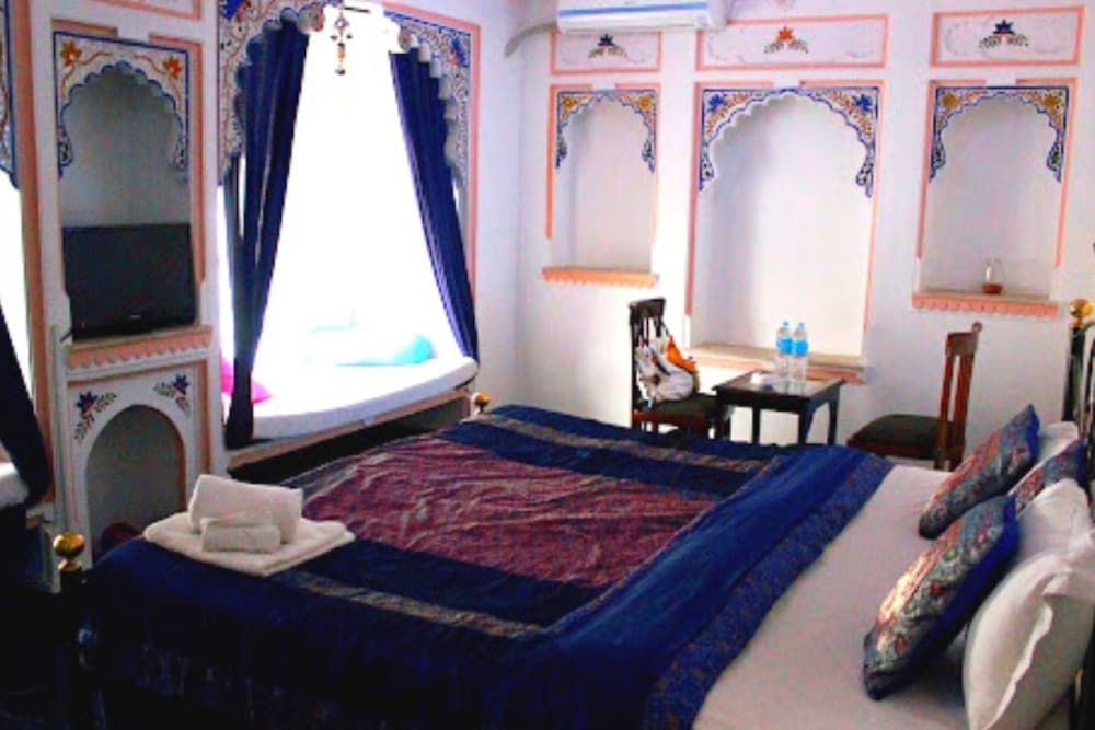 HOTEL POONAM HAVELI 41/50