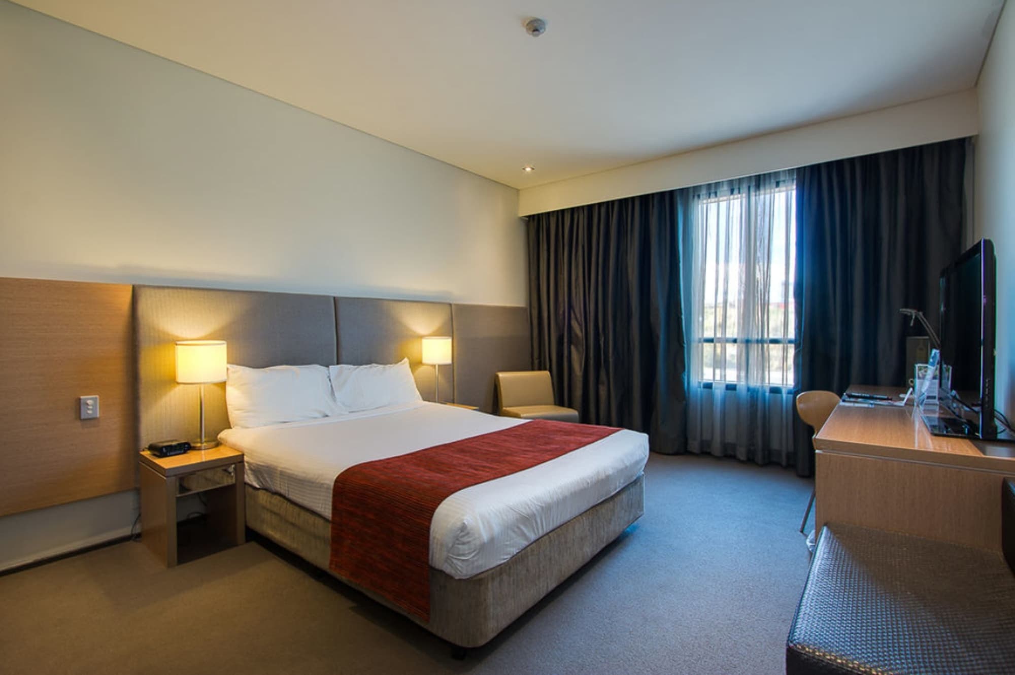 DELUXE, QUEEN BED