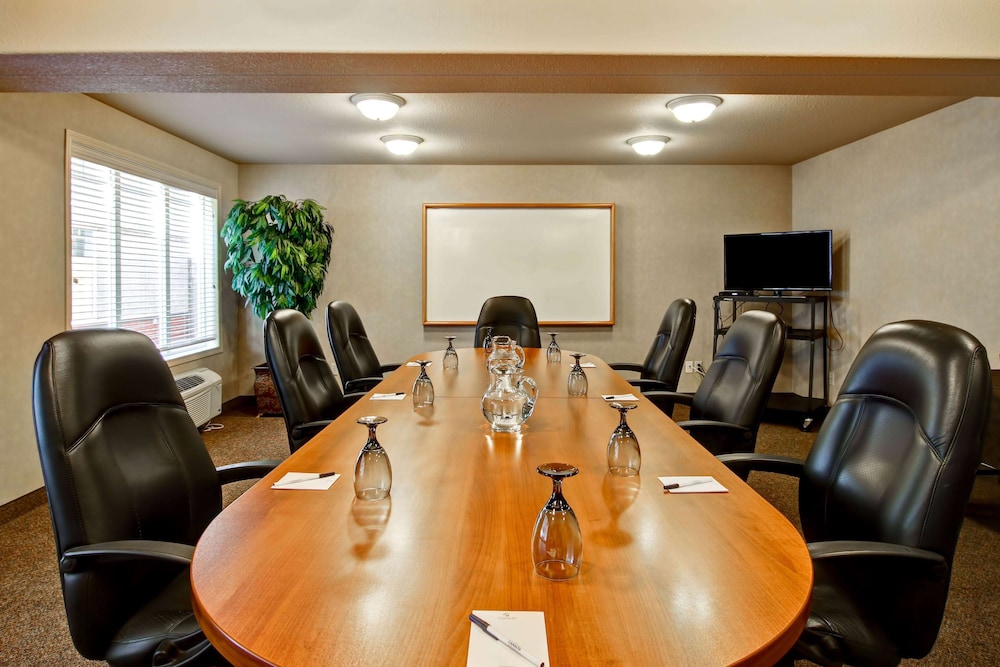 Ramada by Wyndham Ponoka 34/39