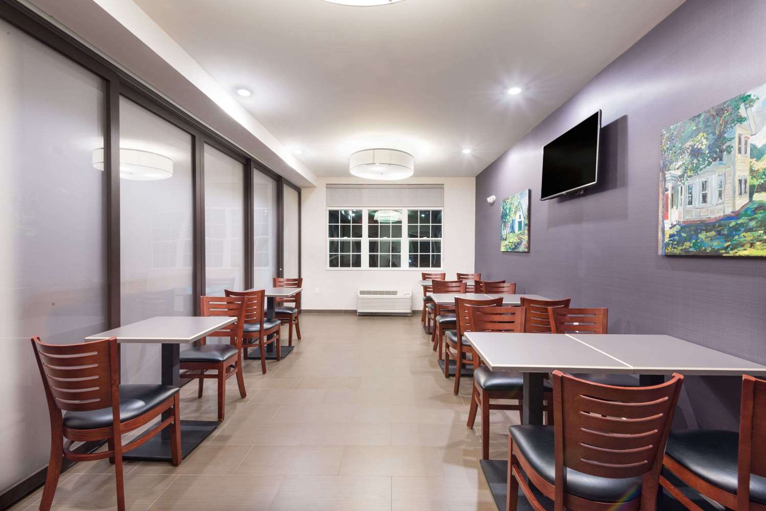 Microtel Inn & Suites By Wyndham Windham 27/41