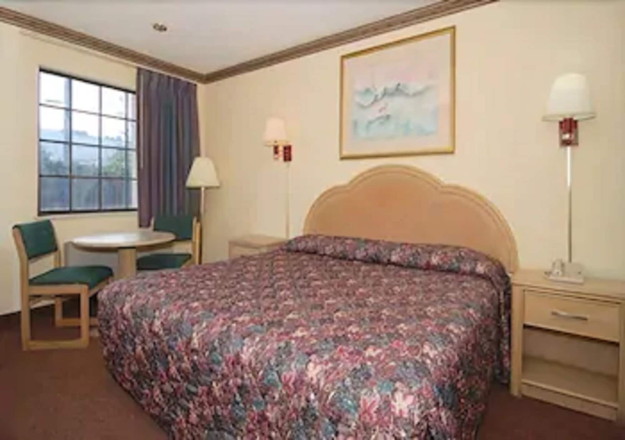 ROOM, KING BED, ACCESSIBLE