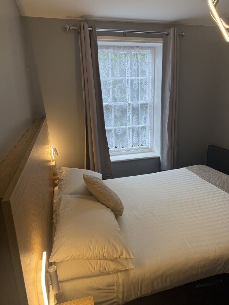 OYO Diamonds Inn 36/70