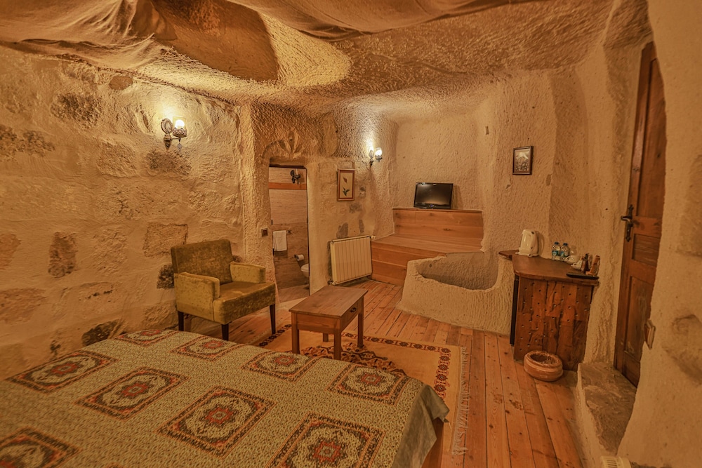 La Casa Cave 17/50