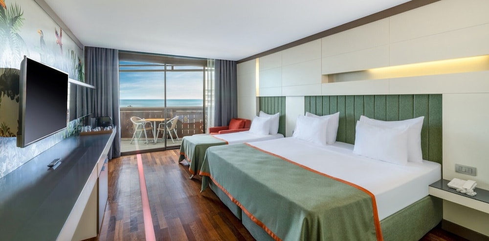 SUPERIOR ROOM