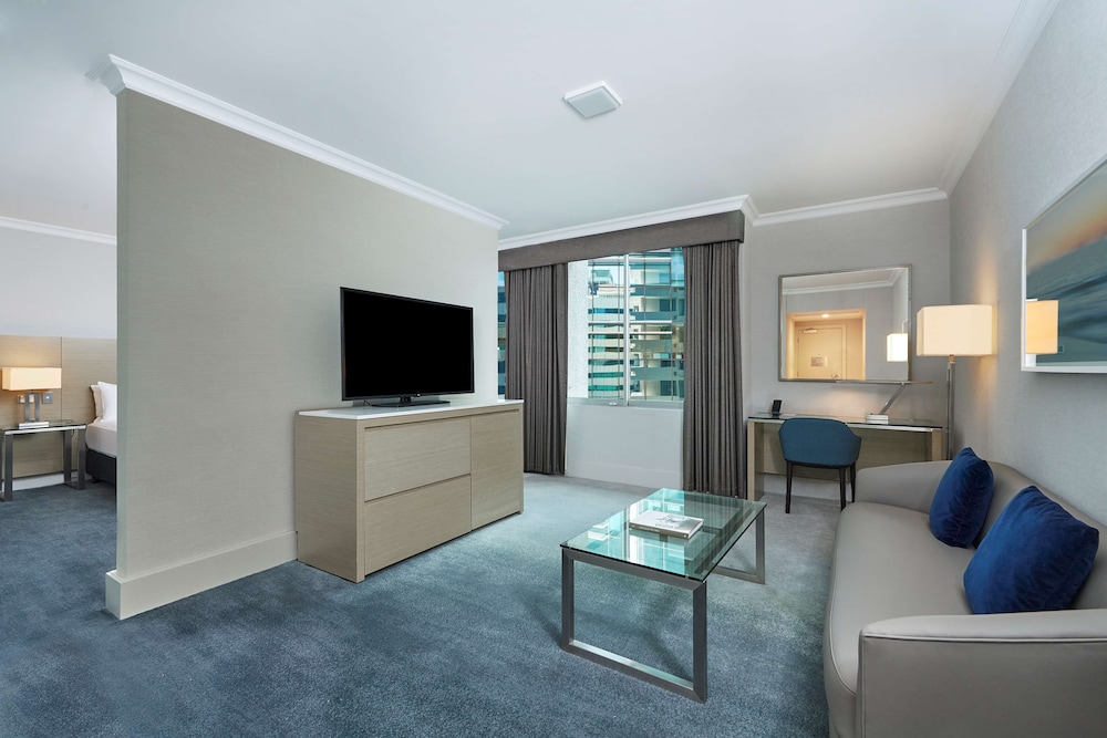 Parmelia Hilton 37/65