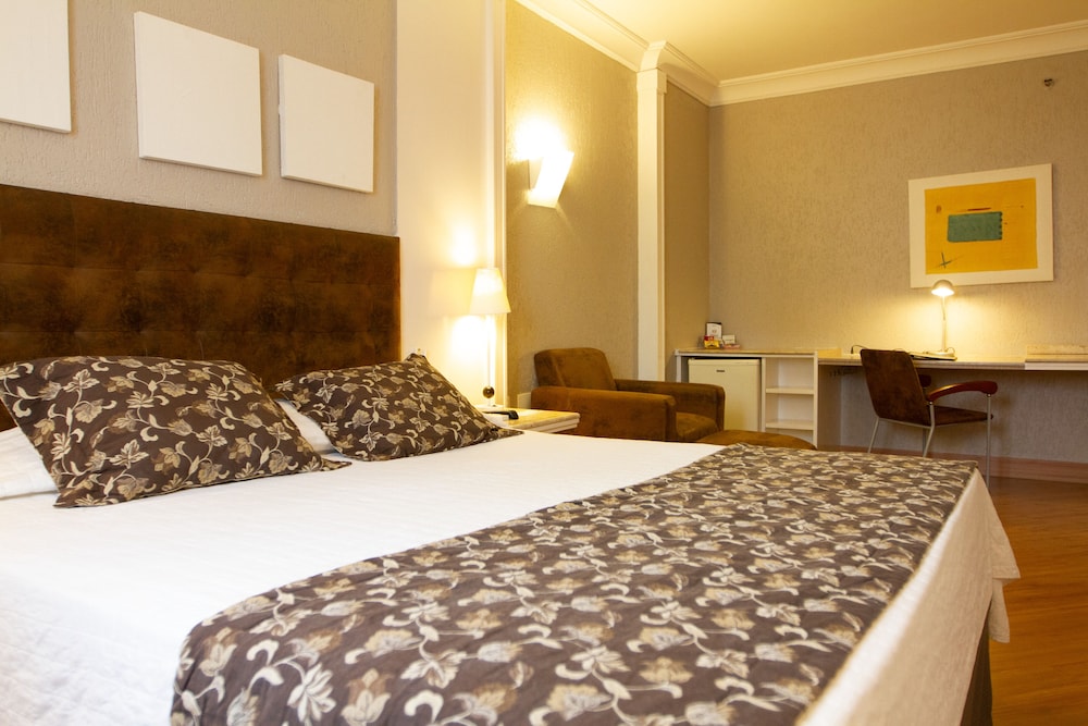 Bristol International Airport Hotel 16/50