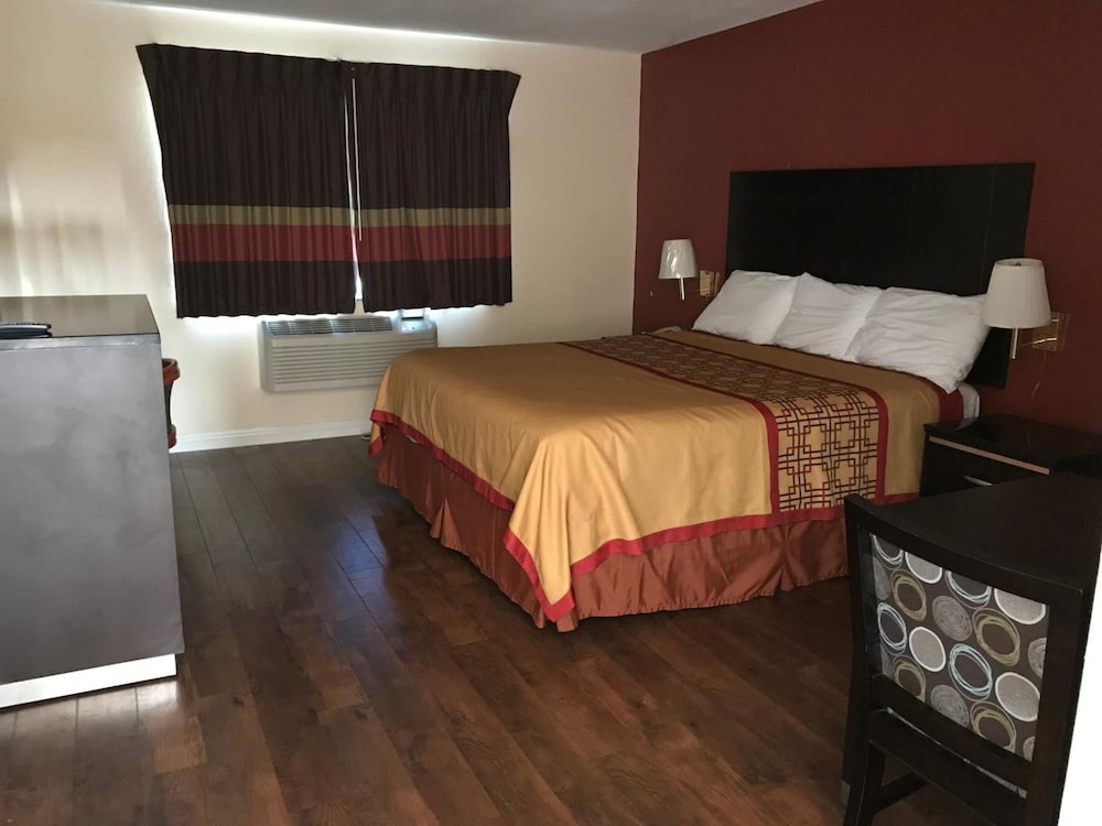 Manhattan Inn & Suites 8/24