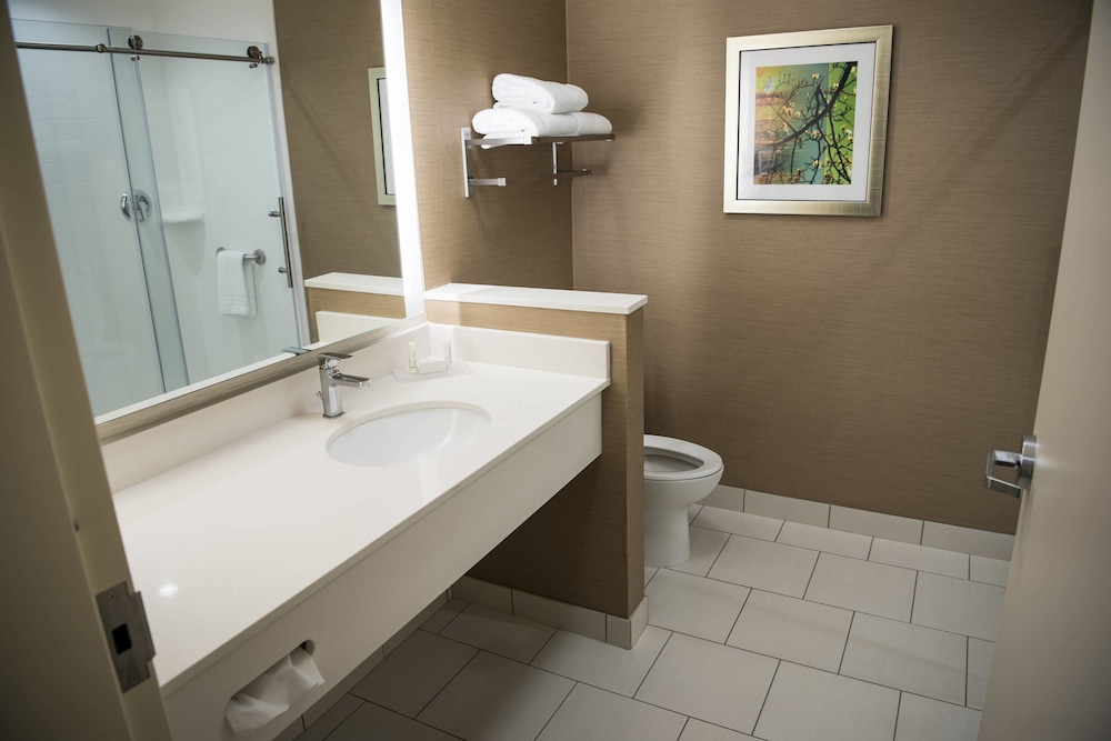 FAIRFIELD INN & SUITES CINCINNATI UPTOWN/UNIVERSITY AREA 48/50
