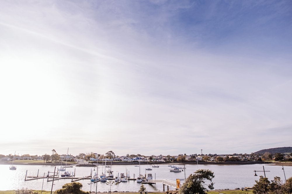 York Cove Hotel 55/59