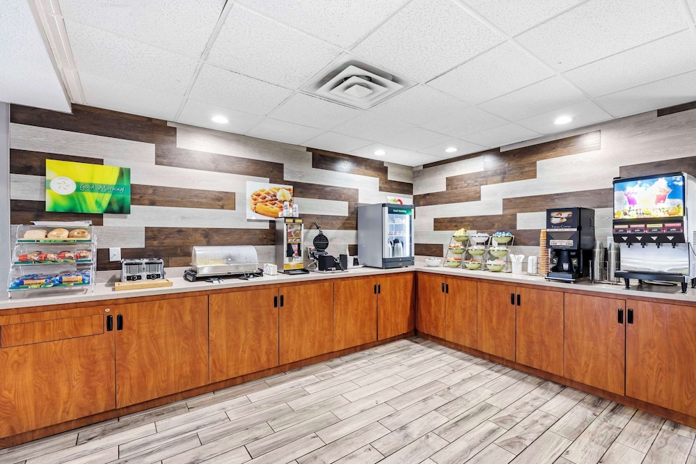 Quality Inn Clarksville 7/47