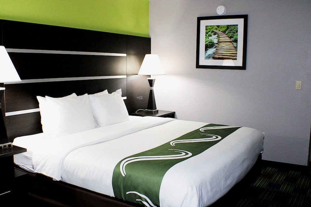 Quality Inn & Suites Bedford West IN 13/40
