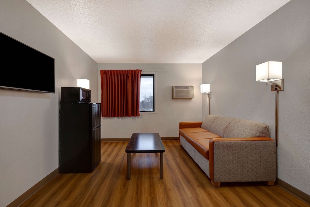 Motel6 Lakeville, MN - South - Lakeville 38/59