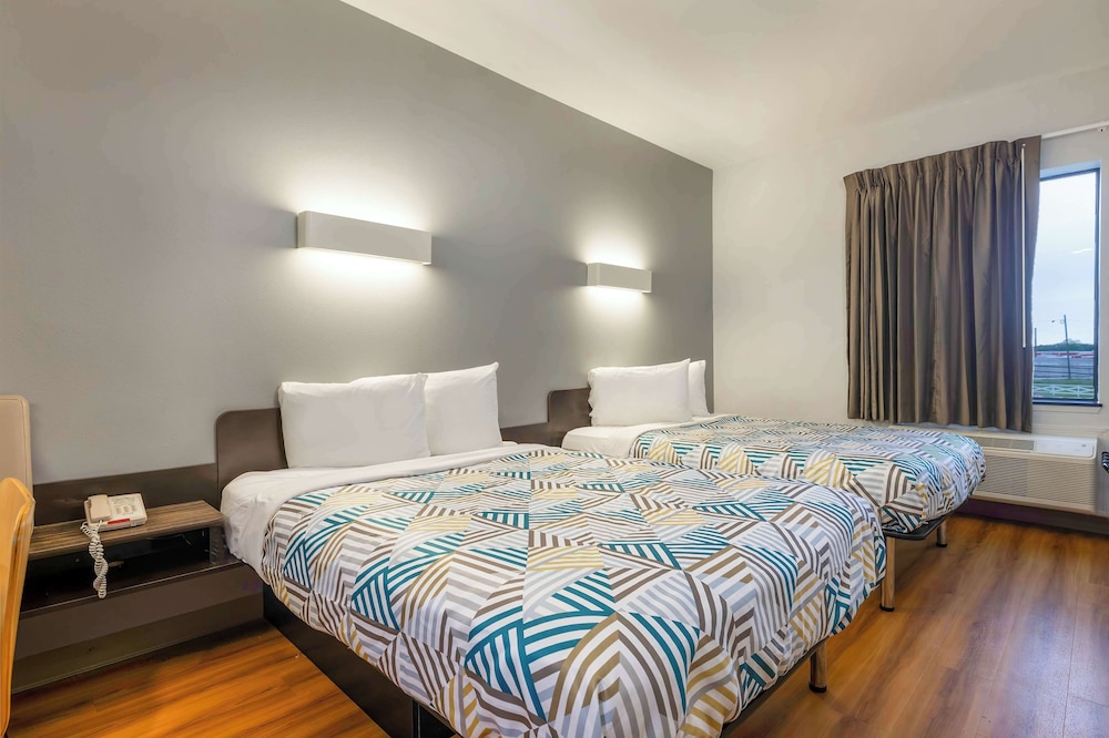 Studio6 Suites Texas City, TX – I-45 South 12/35