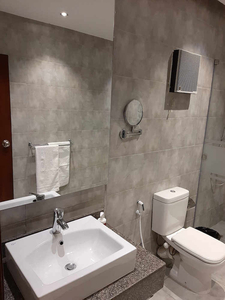 استوديو جونيور بسرير كوين بمطبخ صغير، Nakhil Residence 5/6