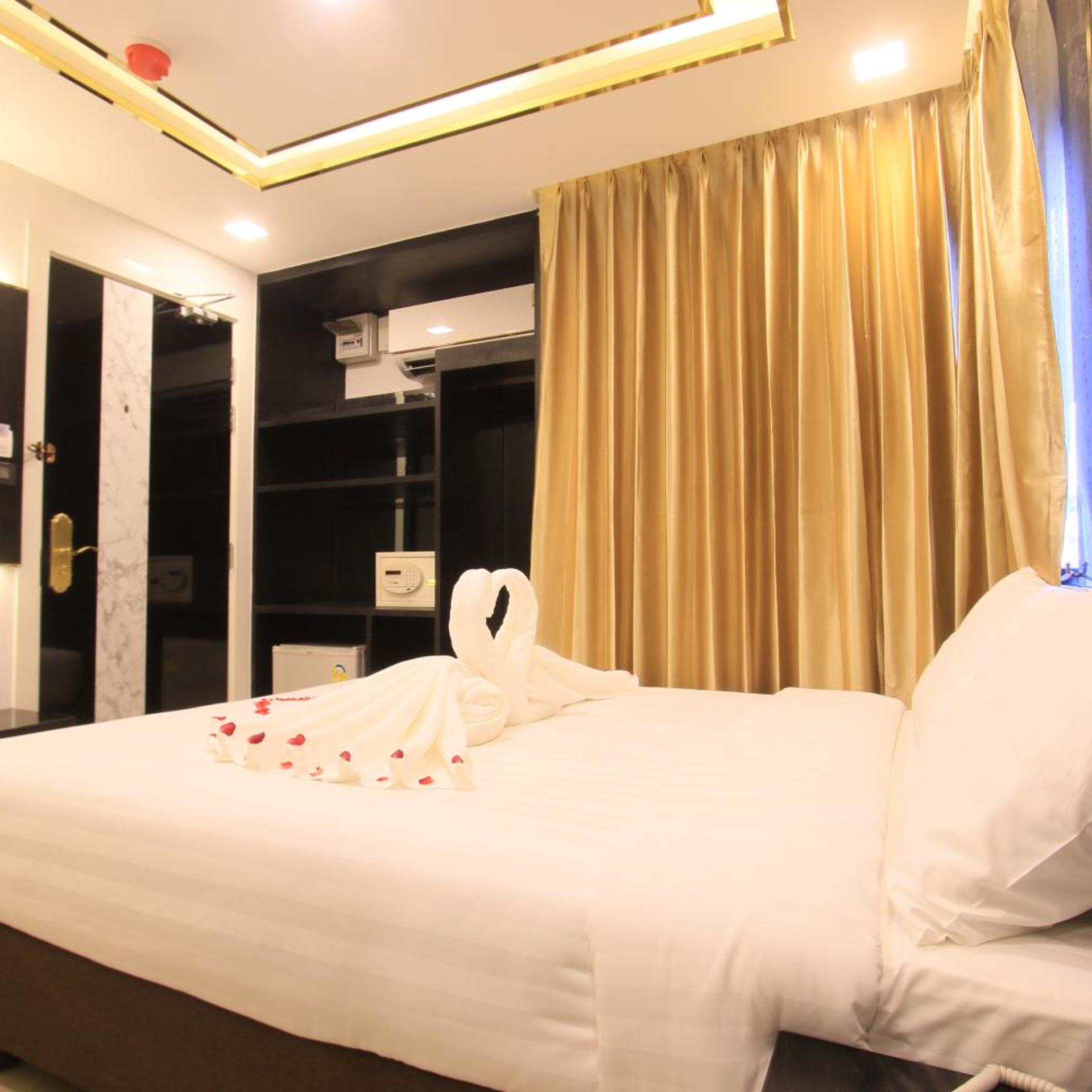Deluxe, King Bed, Bathtub