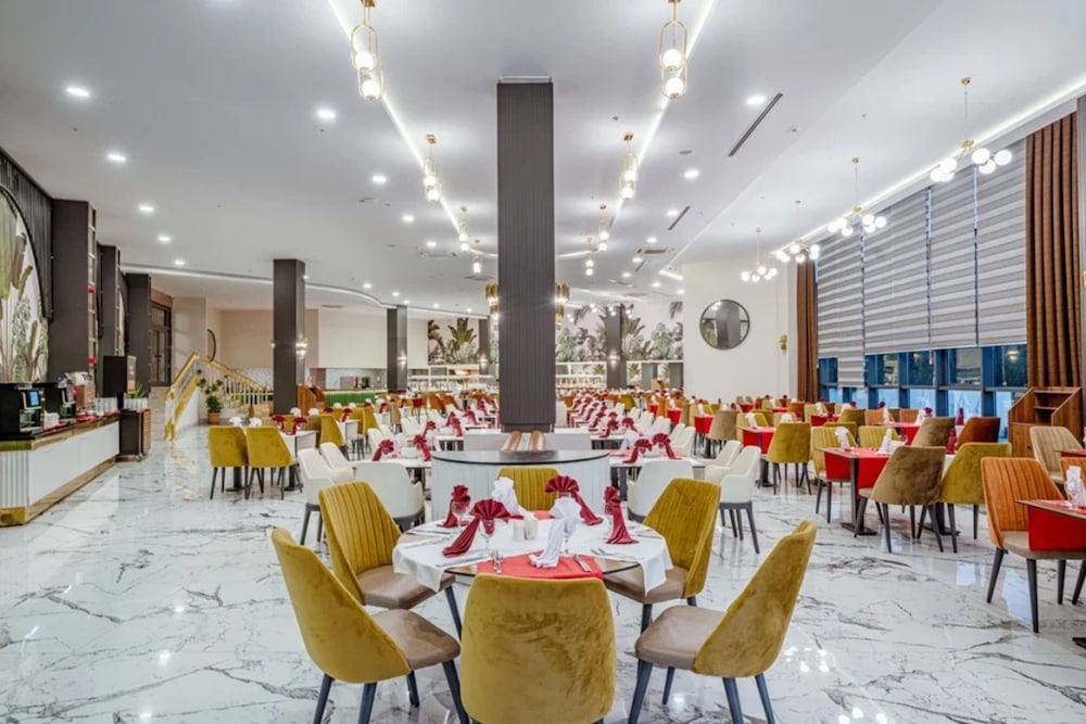 Grand Paradise Hotel 48/50