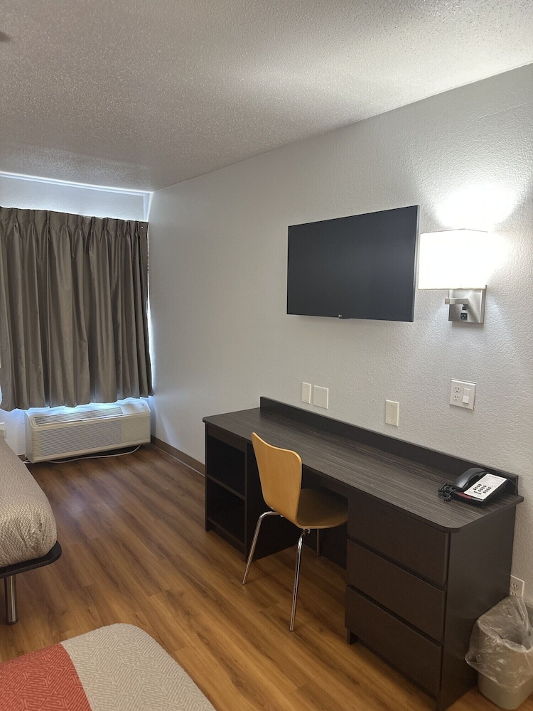 Motel6 Greensboro, NC - Airport 37/49