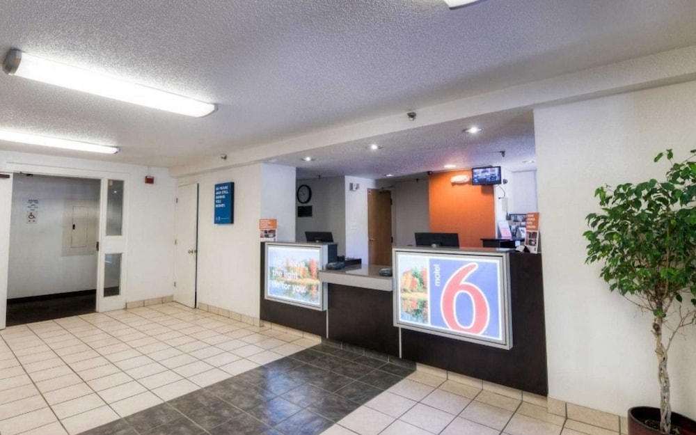 Lobby at Motel6 Branford, CT - New Haven, BRANFORD - CT