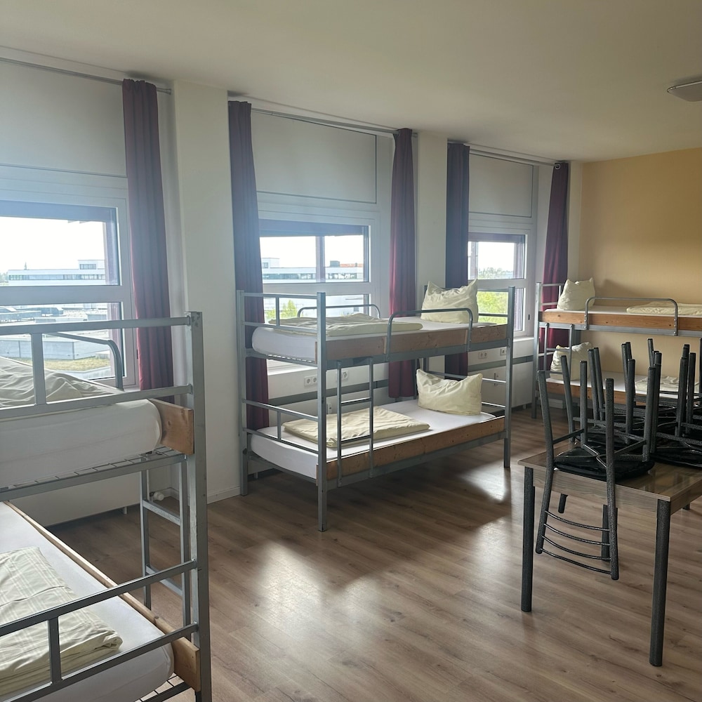 Low Budget Hostel 35/53