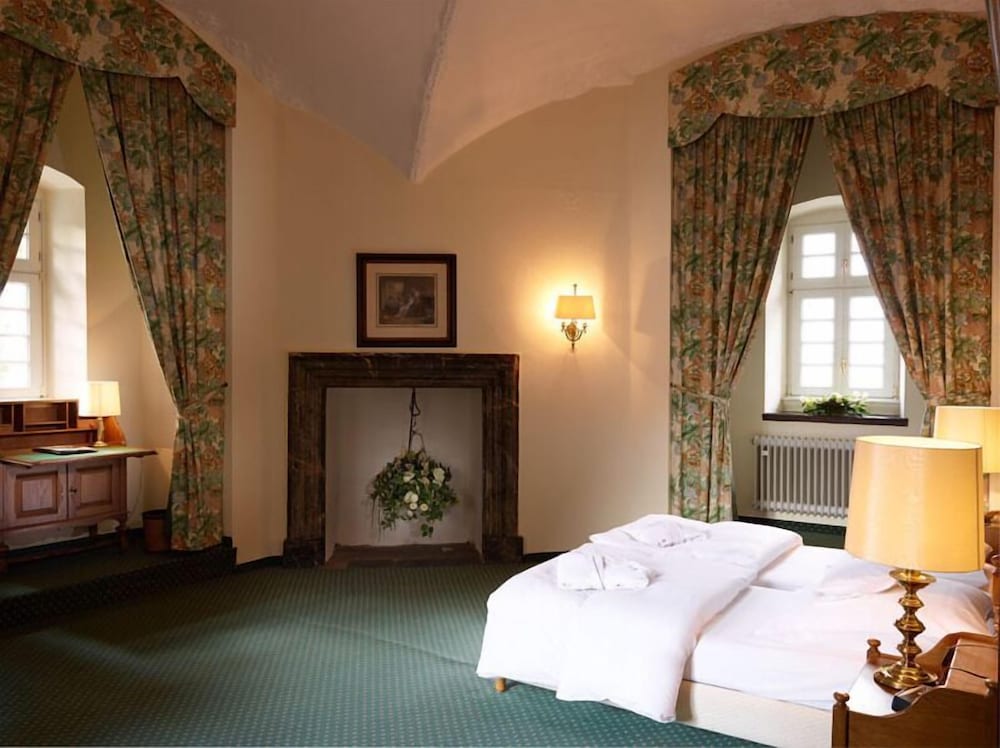 Hotel und Restaurant Burg Schnellenberg 17/54