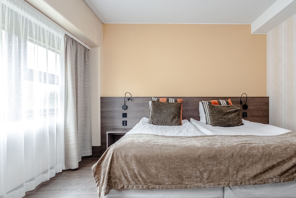 Family, King Bed, Sofa