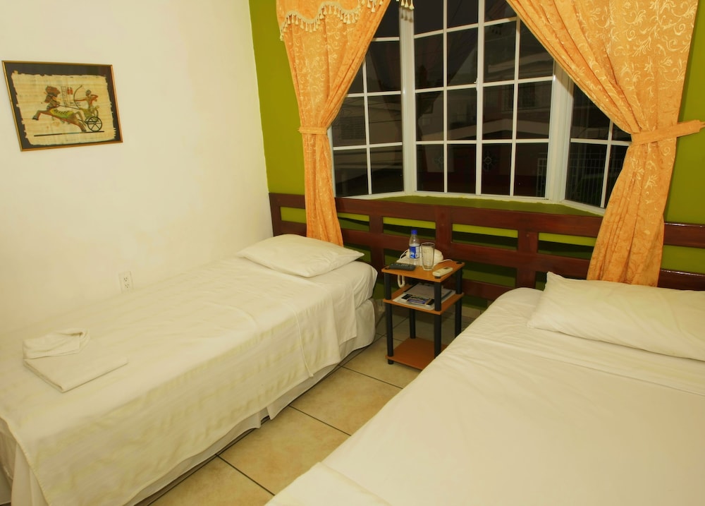 Hotel Tazumal House 24/82